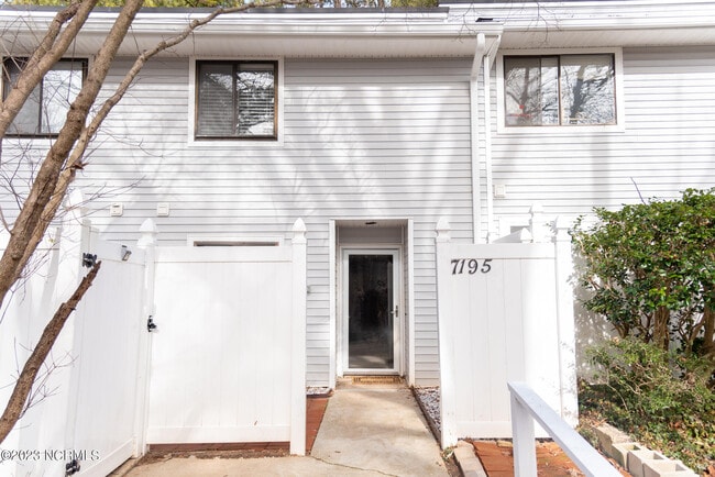 Building Photo - 7195 Sandy Creek Dr Unit 4 Rental