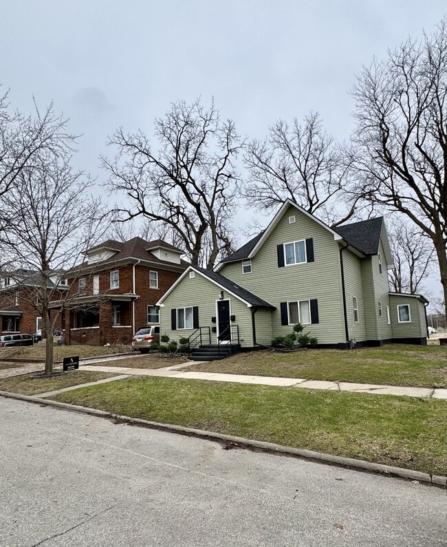 Building Photo - 1517 4th Ave S Unit 1