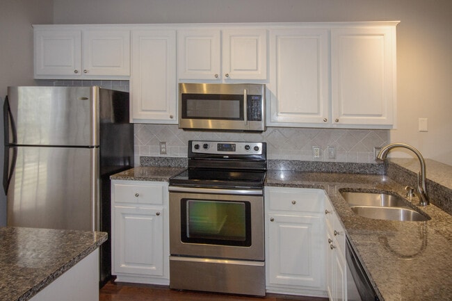 Photo - 2713 Bay Club Dr