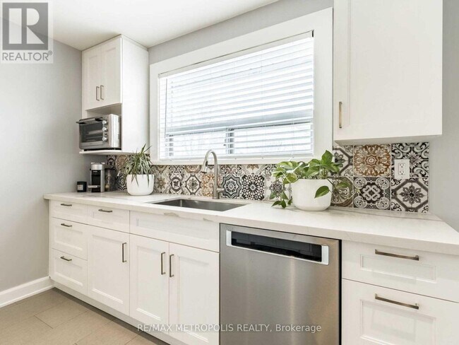 Photo - 60 Reigate Ave