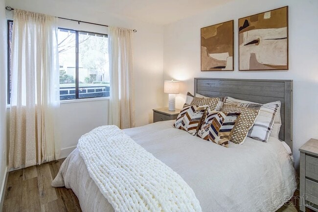 The Laurel at Mountain View (55+)