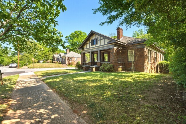 Photo - 506 Mellview Ave SW