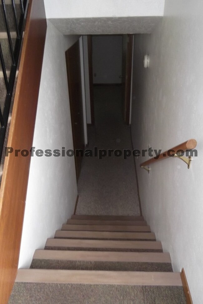 Building Photo - 806 Spartan Dr Unit C