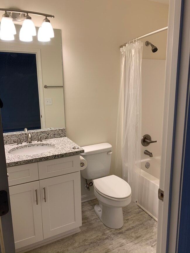 Baño - 1112 King Arthur Ln Unidad B