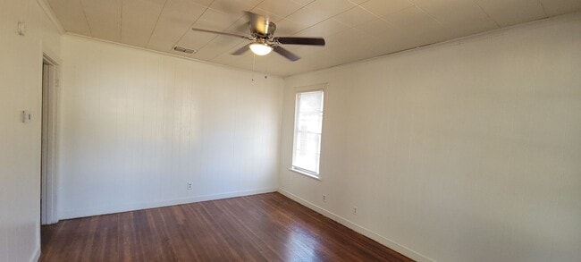Photo - Spacious Two Bedroom Cottage with Central Air & Heat
