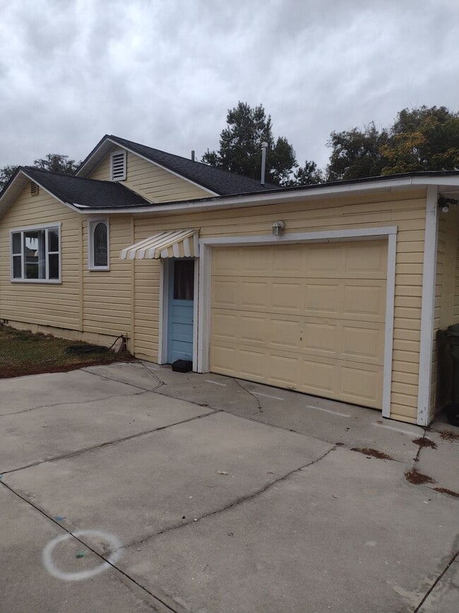 320 S 4th St