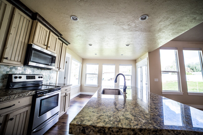 Photo - 1711 W Hamilton Dr House
