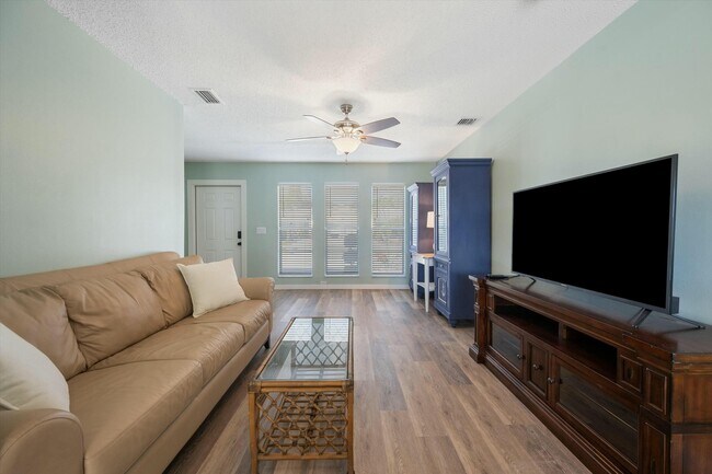 Photo - 1494 Easthampton Cir