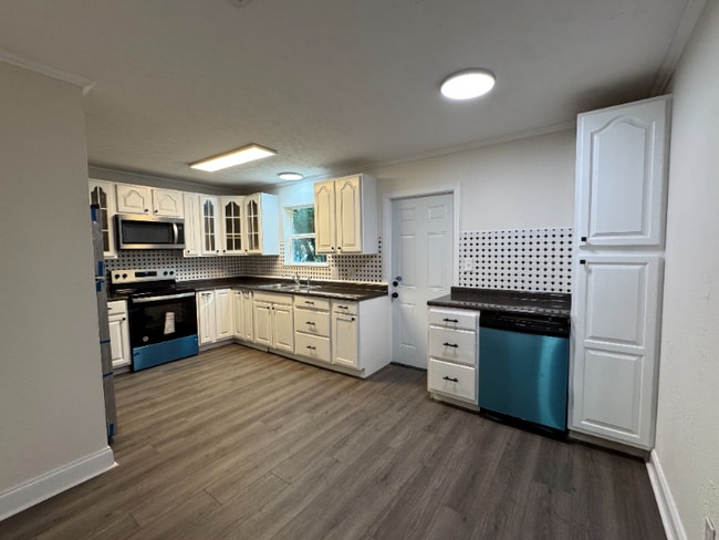 Photo - 213 Amellia Pl