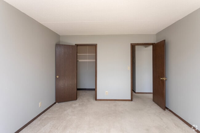 1BR, 1BA - 715SF