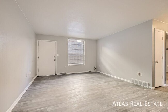 Photo - 331 N Columbine St Unidad D