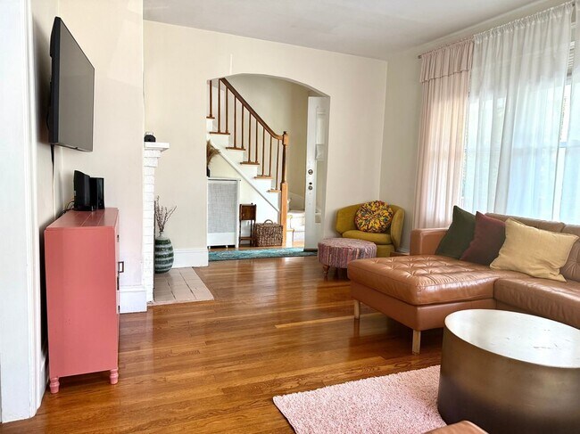 Photo - 32 Hadwen Ln House