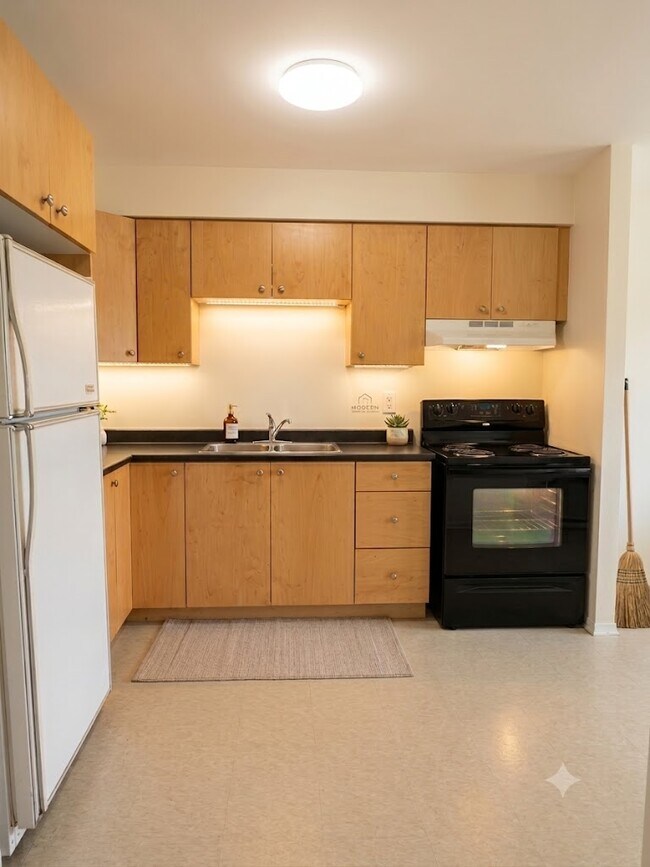 Photo - 627 Silverbirch Rd