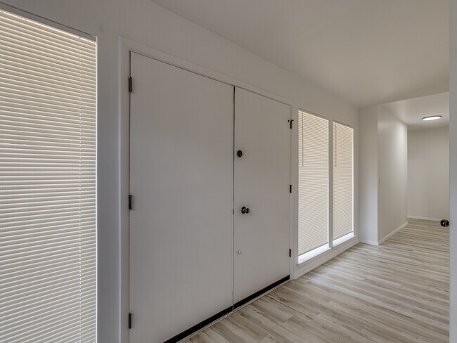 Photo - 1700 N Alexander Ln