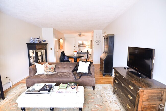 Building Photo - 20 Radcliffe Rd Unit 402 Rental