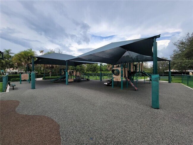 Photo - 928 Falling Water Rd