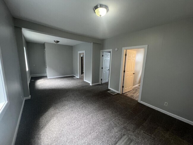 Cute and Cozy Main Level 2BR - Cute and Cozy Main Level 2BR Apartment Unit 1