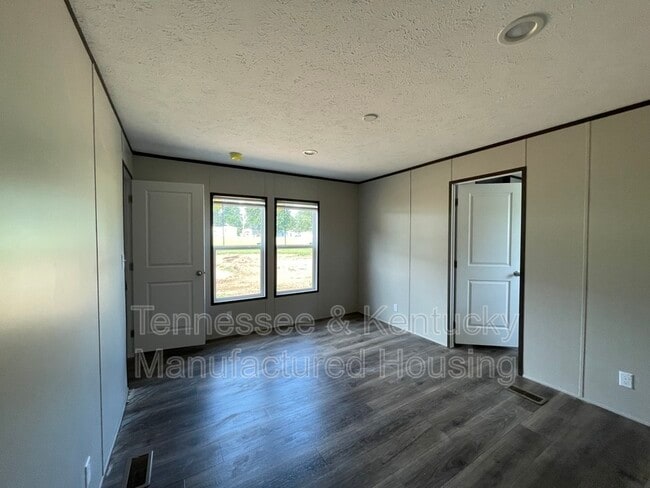 Photo - 108 Cumberland Ln