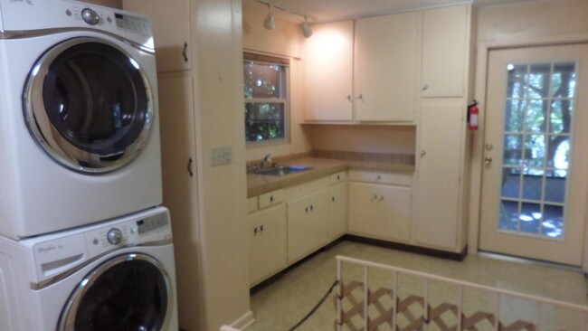 Photo - 110 Chatham Ln
