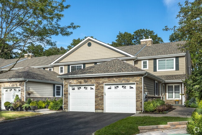 Fairfield Townhouses at Bohemia -