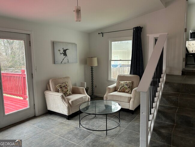 Photo - 1954 Woodbine Terrace NE