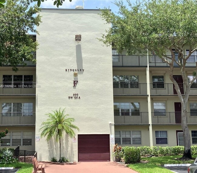 Building Photo - 800 SW 131st Ave Unit 210F