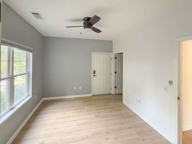 Photo - 64 Clingman Ave Unidad 105