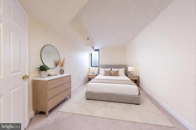 Photo - 1045 N Utah St Unidad 308