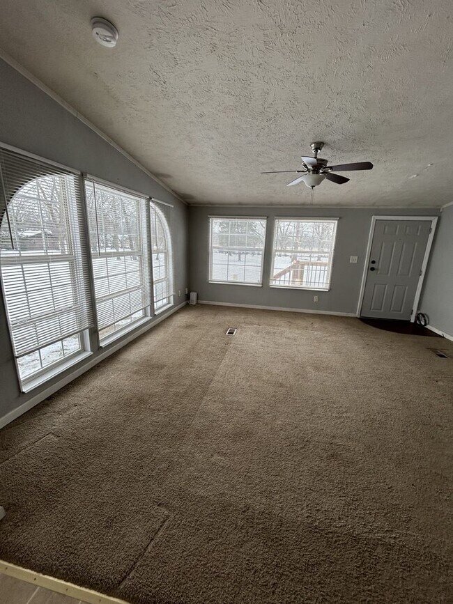 Photo - Very Nice 3BR / 2BA Home with Lots of Space - Both Inside & Out!