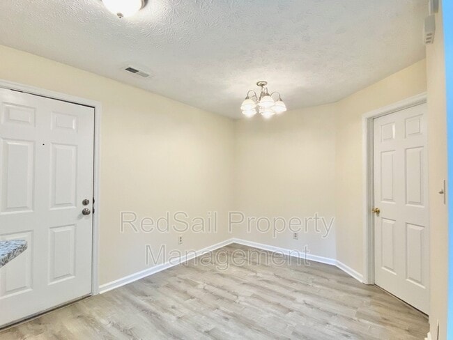 Photo - 740 Brookside Dr