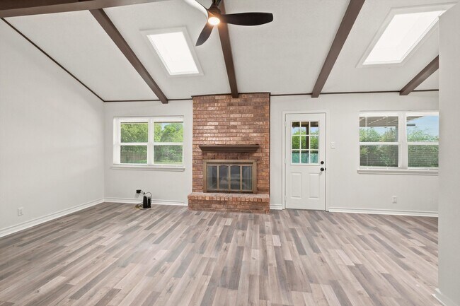 Photo - 502 Moorside Dr