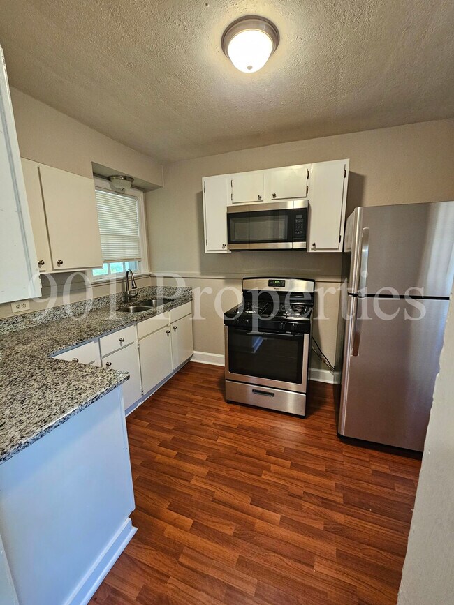 Photo - 770 Goodman St
