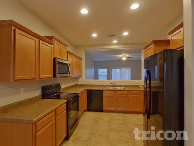 Photo - 42756 W Elizabeth Ave