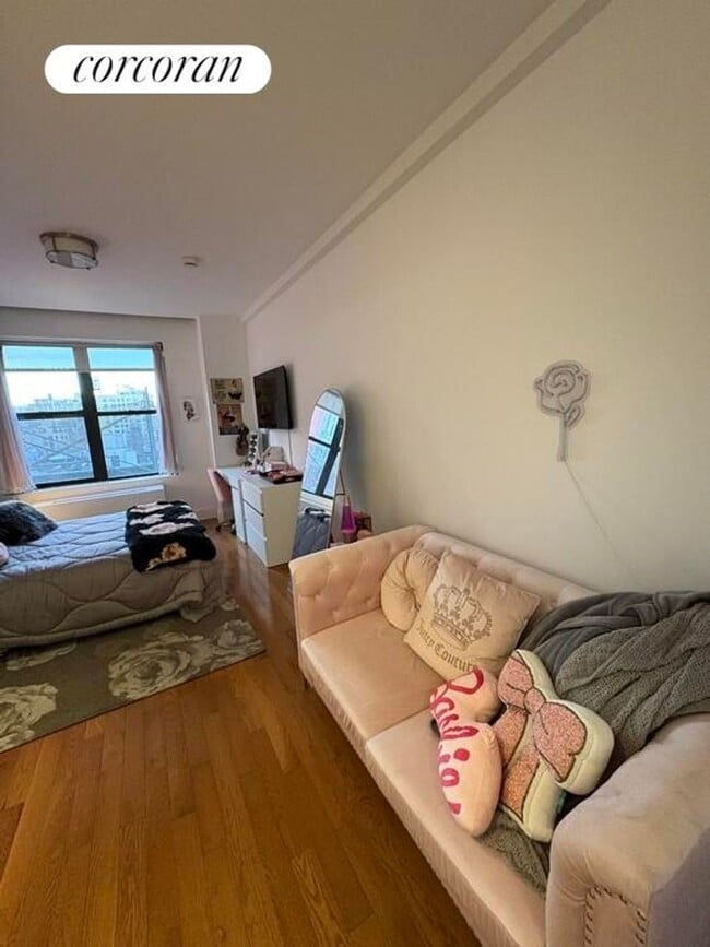 Photo - 212 W 91st St