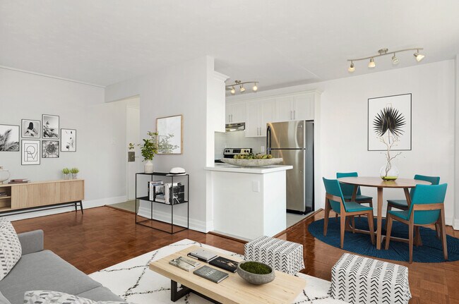 Building Photo - Bloor Yonge Tower Unit 01003