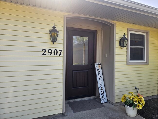 Photo - 2907 Greenbriar Dr