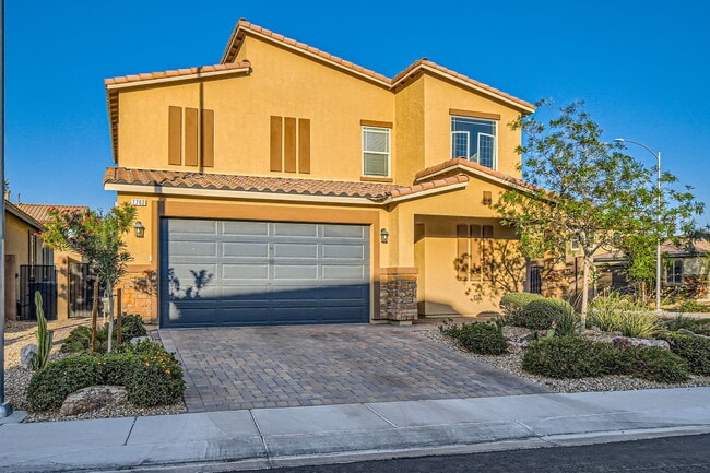 Building Photo - GATED 2-STORY HOME!