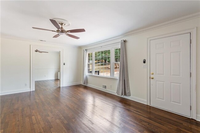 Photo - 3623 Lee St SE