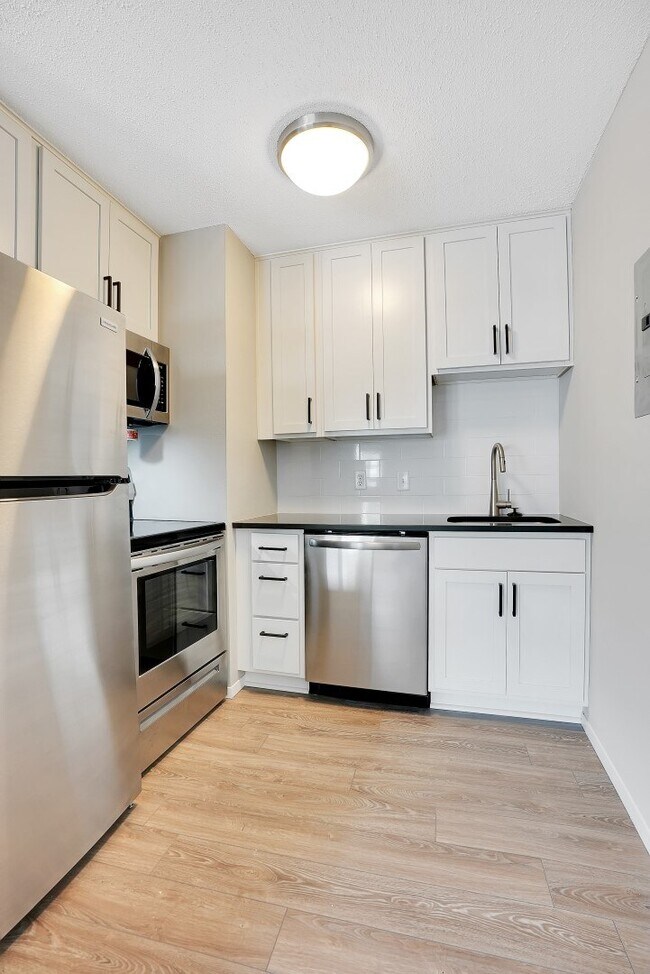 The Tarnhill Apartments Bloomington, MN