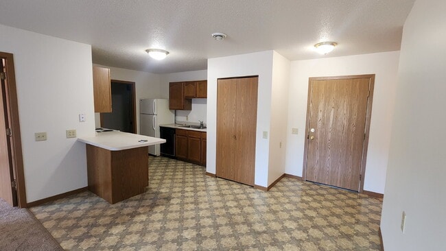 Photo - 2 Bedroom, 1.5 Bathroom Spacious End Unit with Garage and Central Air - Available May 1st Unidad 12