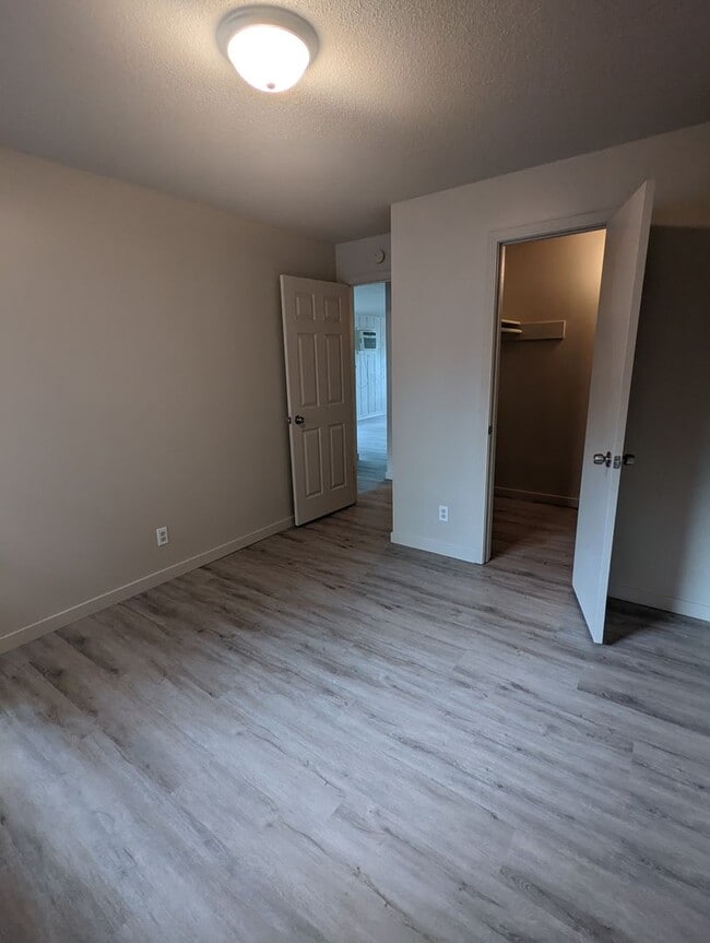 Photo - Upstairs 2 Bedroom Apartment Unit 2908 Lawnridge Ct Apt B