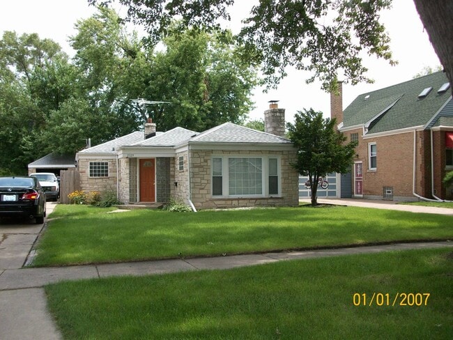 Building Photo - 2329 16th Ave Rental