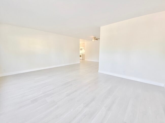 Building Photo - 10860 Blix St Rental