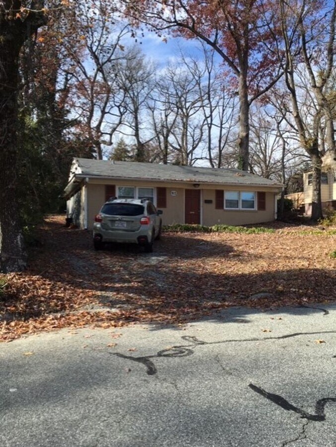 2 Bedroom close to UNCG - 2 Bedroom close to UNCG