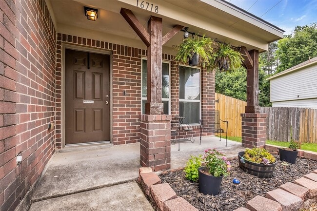 16718 Warbler Dr