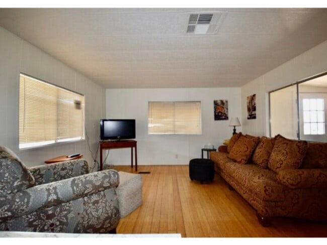 Photo - 2 bed 1 bath, 840 sq ft manufactured home