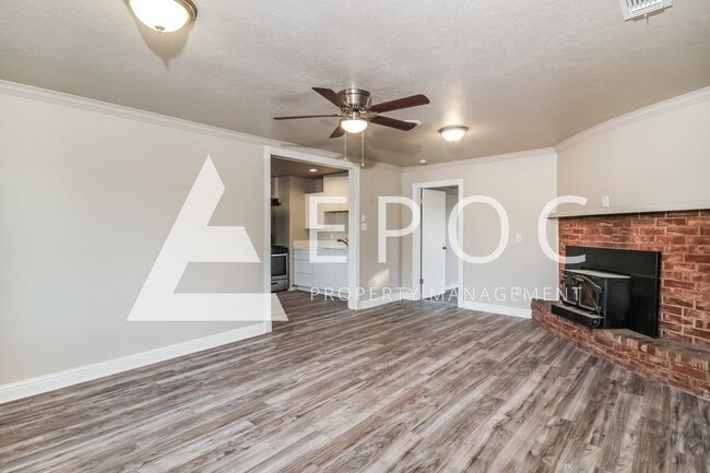 Photo - 205 Loch Lomond Dr