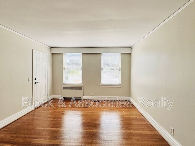 1108 W Friendly Ave Unit 1