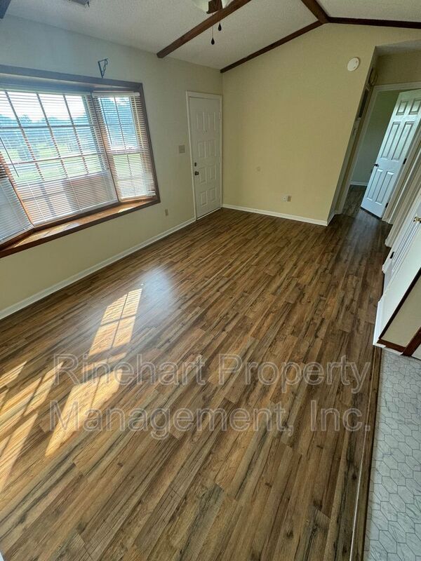Photo - 444 Kimbrell St