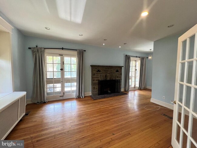 Photo - 7630 Cheltenham Ave